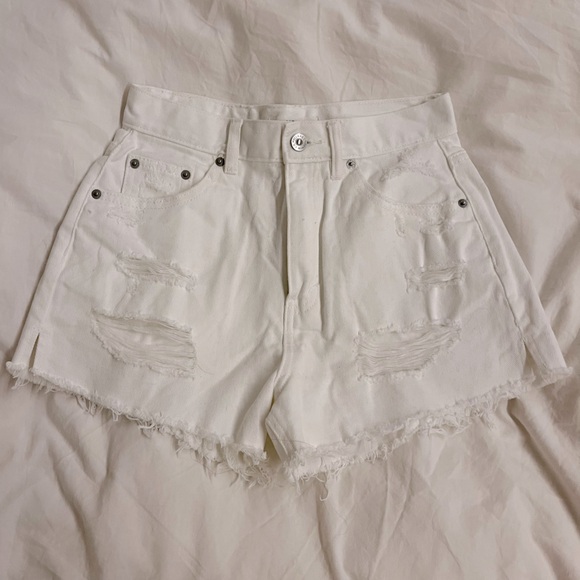 pull and bear white denim shorts - Picture 1 of 3